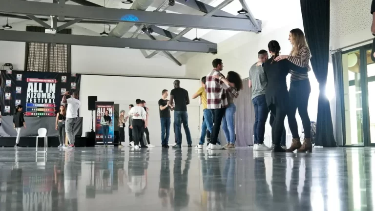 Lien de la page contact Latinamap vers le reportage "cours Kizomba"