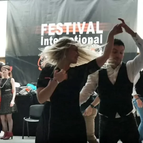 Danseurs au concert du groupe N'taya au FIC