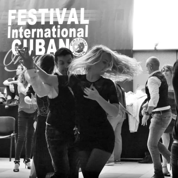 Danseurs au concert du groupe N'taya au FIC