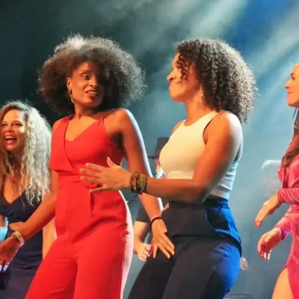 Danseurs au concert du groupe N'taya au FIC