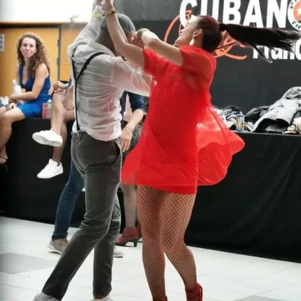 Danseurs au concert du groupe N'taya au FIC