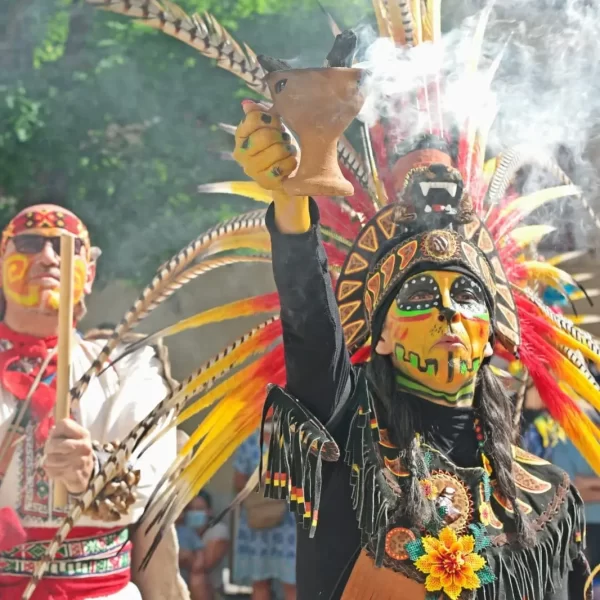 Déambulations Aztèque par le groupe Danza Prehispanica Tonatiuh