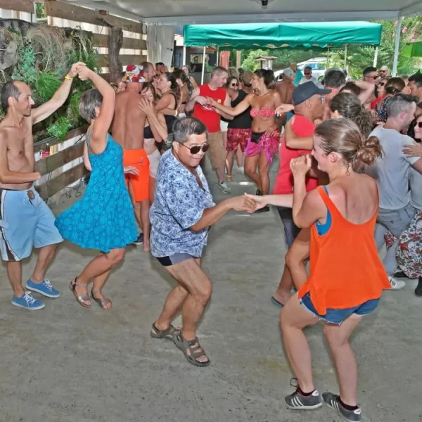 Danser la salsa au soleil - Guinguette du lac - Lupiac - Festival Off Tempo Latino