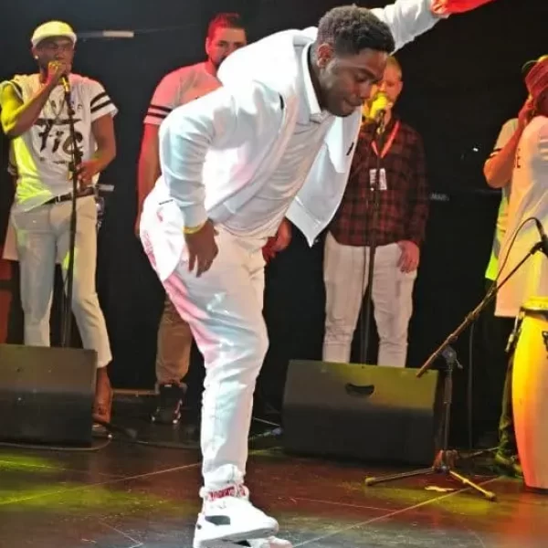 Les participants au concours de danse de Rumba Columbia du FIC