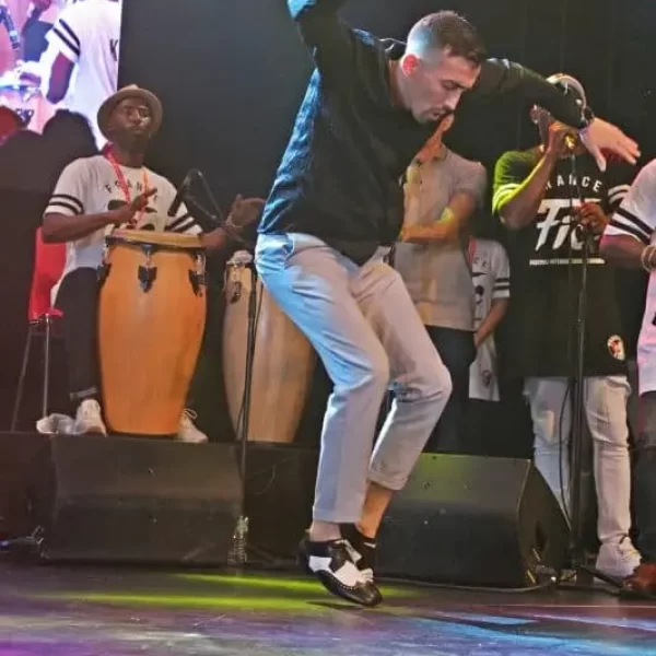 Les participants au concours de danse de Rumba Columbia du FIC