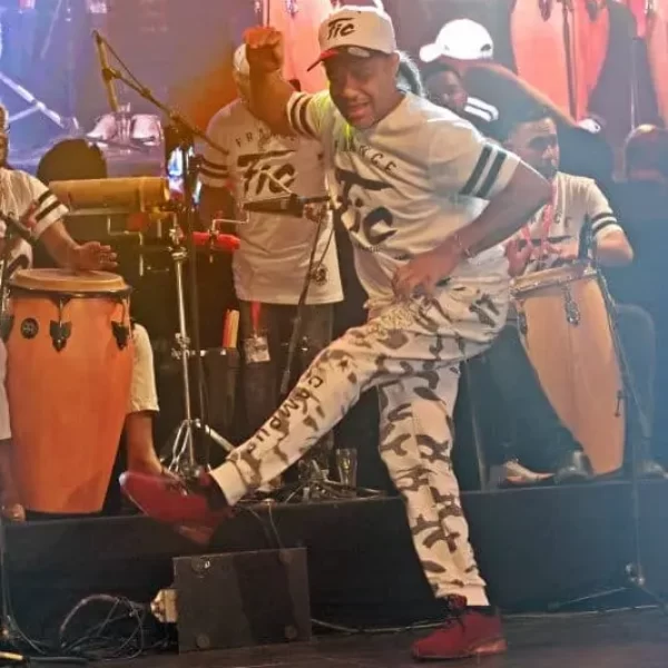 Les participants au concours de danse de Rumba Columbia du FIC